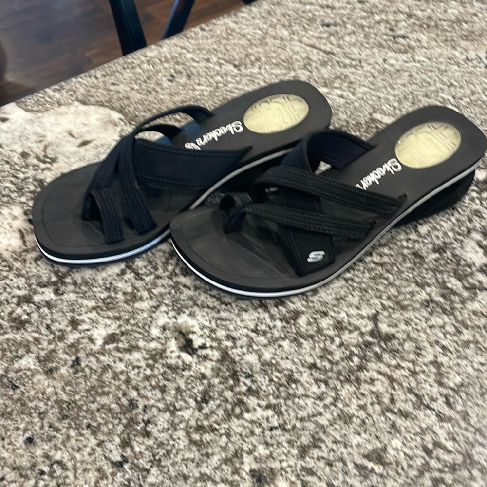 Skechers sandals size 8